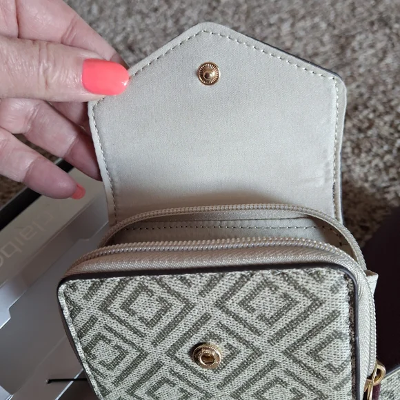 Liz Claiborne Plum Pebbled Leather Wallet and Key Card Case Set - Picture 6 of 12